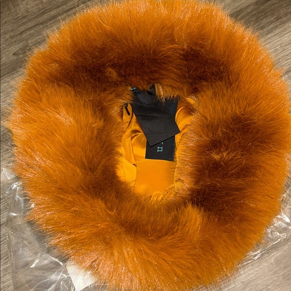 Jocelyn Faux Fur oversized Bucket Hat - Picture 7 of 9